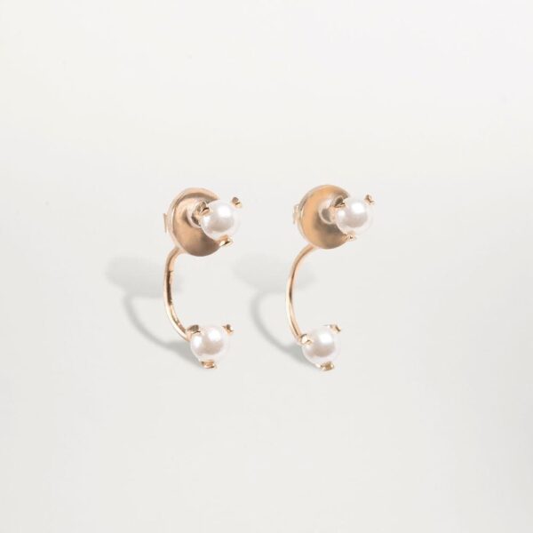 Cornelia Webb – PEARLED HALF HOOP örhängen, small, guld